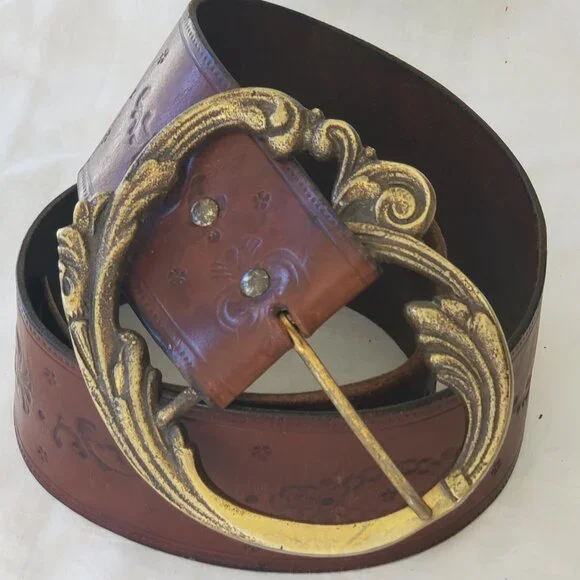 Authentic 100% Leather Hippie Belt from Ibiza, Circa 1960s Size 32 vintage hand painted flowers leather belt, 60s  main image 2